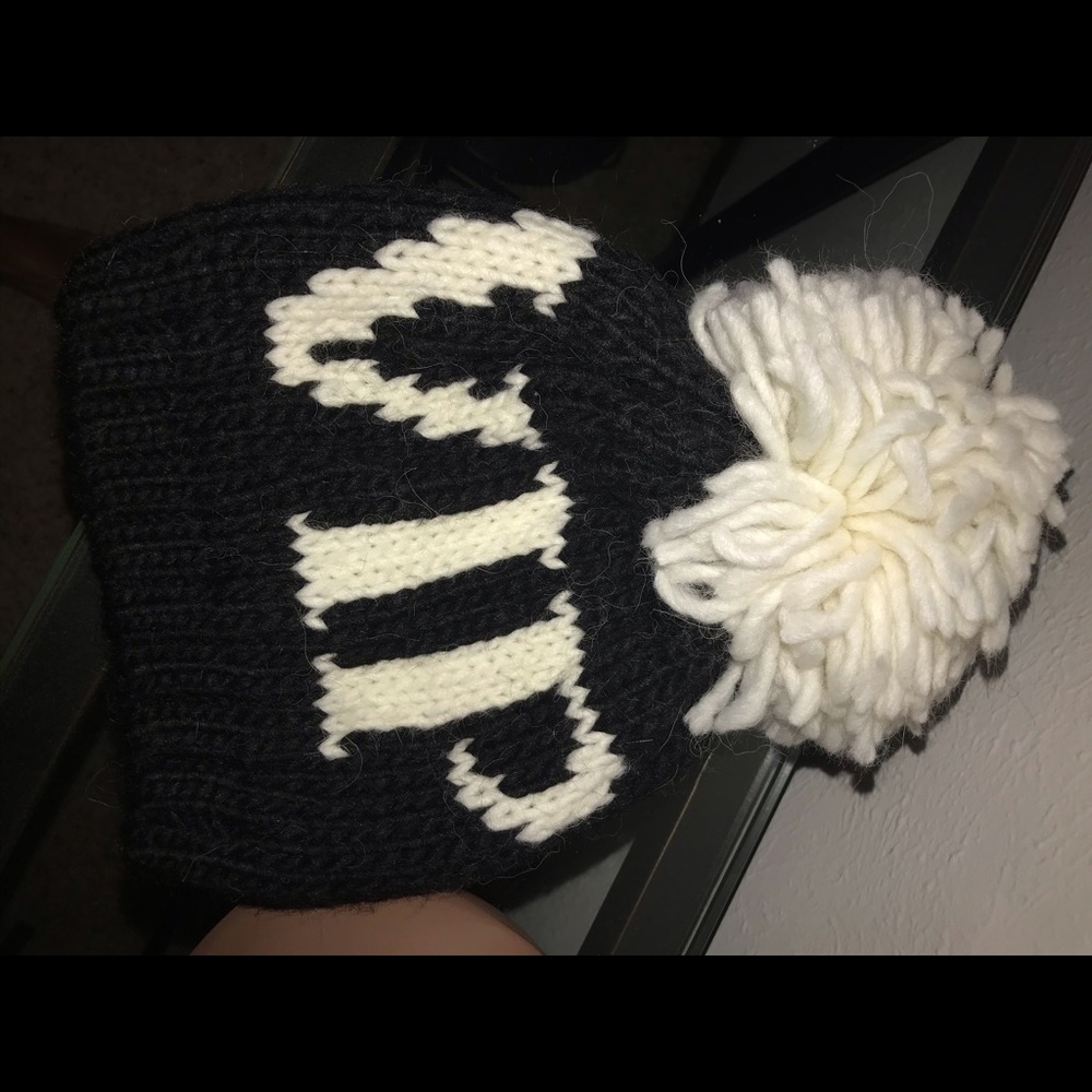 V.I.P. Beanie hat - Picture 4 of 4